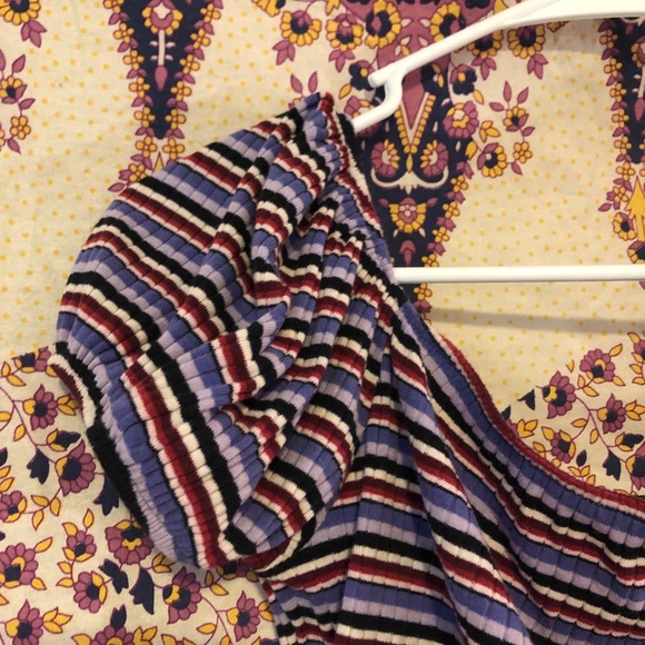 Off the Shoulder Crop Top - Picture 2 of 4